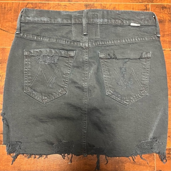 MOTHER Denim Revolve Superior The Vagabond Mini Fray Black Jean Skirt Size 24 - Picture 4 of 10